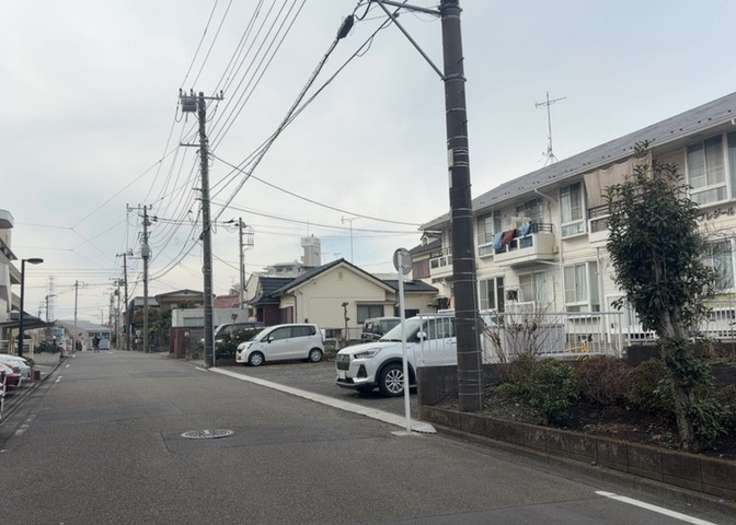 眺望を気にして物件を探す場合、前面に建物が建っていないか現地で確認しましょう！前面に建物があると景色はもちろん、日当たりや風通しにも影響が出てきます。住んだ時のことを想像しながら現地見学をしましょう。