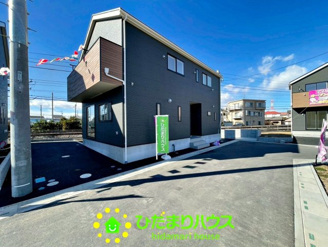 接道も広々なので車の出し入れも楽々です。