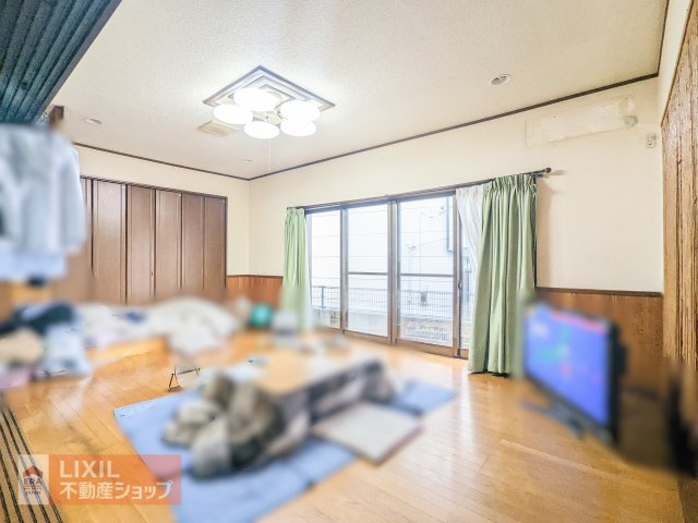【現地写真】十分な広さのある洋室です　実際に現地もご覧ください