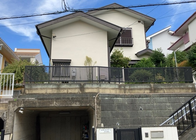 木造住宅とは土台、壁、柱など建築物の強度を支える構造体の材に木が使用されている構造を指します。構造体は建物の自重を支えるだけではなく風圧や水圧、積裁荷重などあらゆる衝撃に耐えるための基礎です。