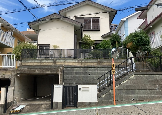 東側道路の場合は居室を南向きに設計しやすいため、朝日が入りやすいというメリットがあります。一方、西側道路も東側同様に居室を南向きに設計しやすいのですが、住宅地だと朝日が入りにくいという弱点があります。