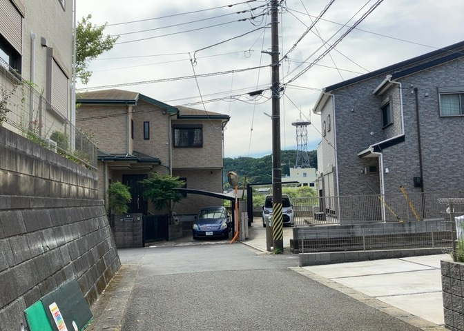 桜や紅葉の名所に出かける人は多いと思いますが、家にいながら季節の移ろいを感じる生活を送りませんか？リビングや窓から見える景色が生活を彩るワンポイントに！現地から見える景色を堪能してみては如何でしょう。