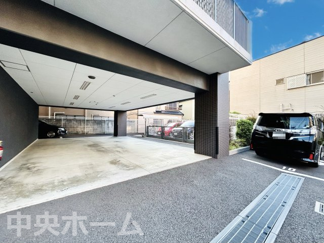 【敷地内駐車場】最新の空き状況や費用などの詳細は担当スタッフまでお問い合わせください。