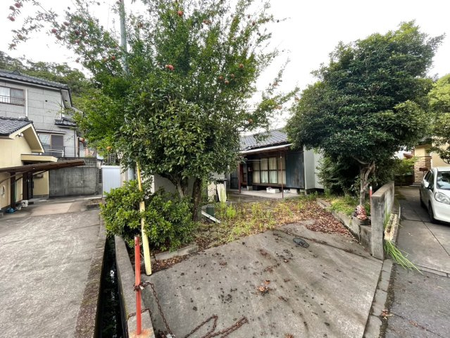 建物解体更地渡しになります。