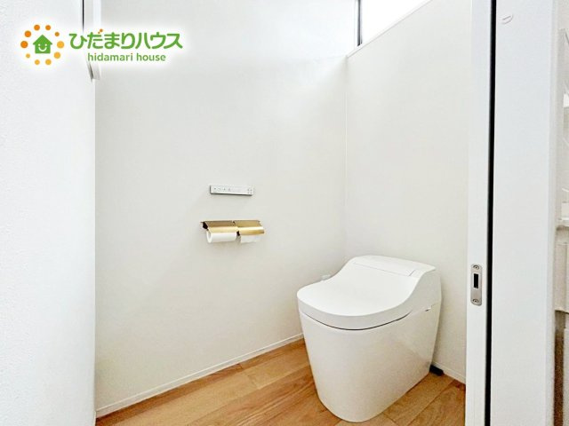 小窓があるため明るく換気も快適、省エネ！
