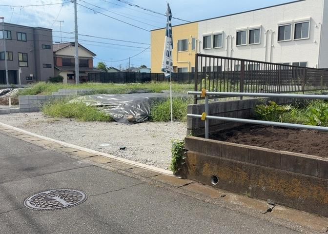 物件の詳細については、現地を見てわかること以外に、役所や法務局などで調べないとわからないことがあります。そのため、現地に行く場合は、もしこの物件を買ったらどのような生活ができるかをイメージしましょう。