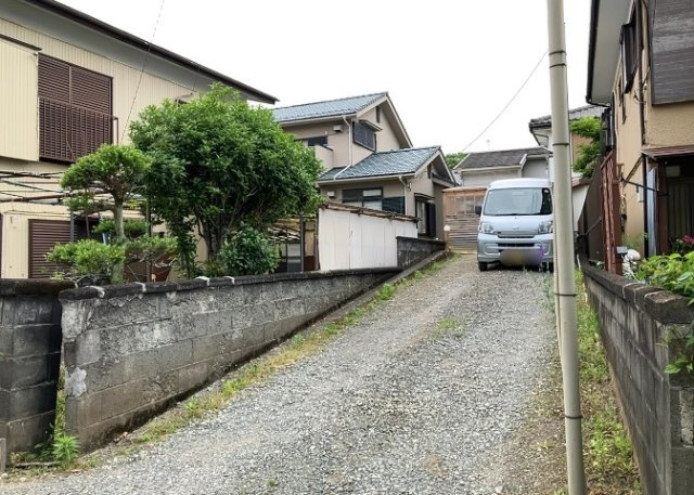 玄関は家の顔と言っても過言ではありません。現地を見学する際は玄関の広さや全体のバランスなどを見てみるといいでしょう。一般的なアプローチのしやすさだけではなく、お年寄りにも優しい設計のものだと安心です。