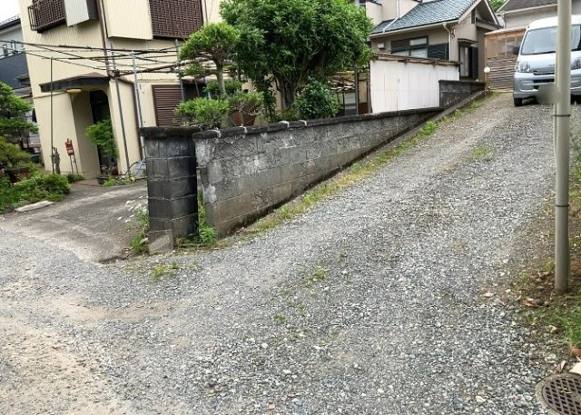 庭があることでガーデニングや家庭菜園はもちろん、こどもの遊び場やペットを放して遊ぶことができます。また、家の周囲に余裕があるということです。隣地との間があれば、十分な日当たりと、風通しが確保できます。