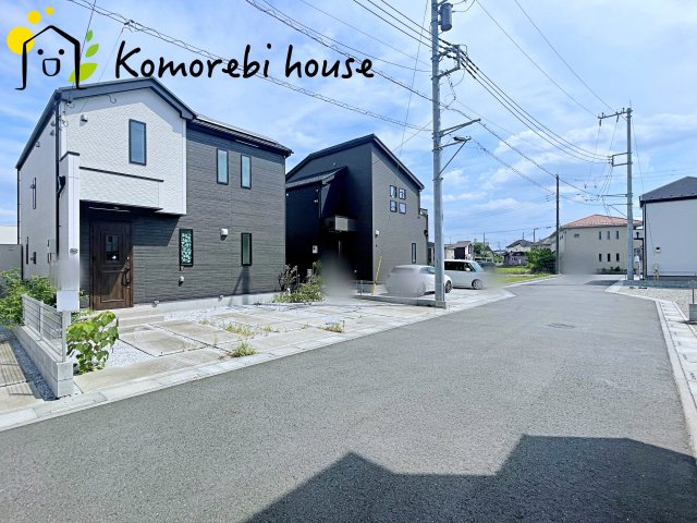 前面道路含む現地写真です