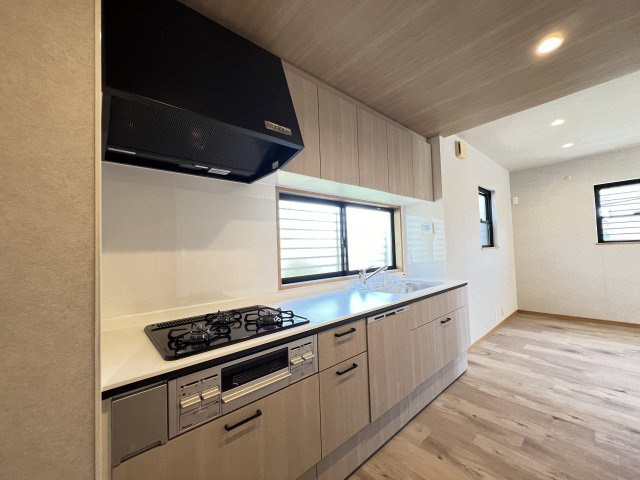 使い勝手にこだわったシステムキッチンを採用