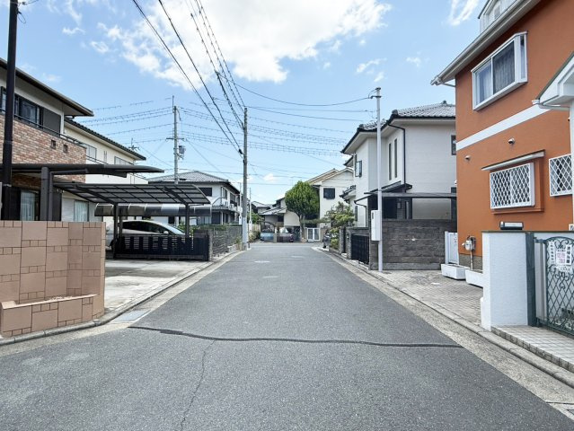 南側前面道路です。幅員約6ｍ。