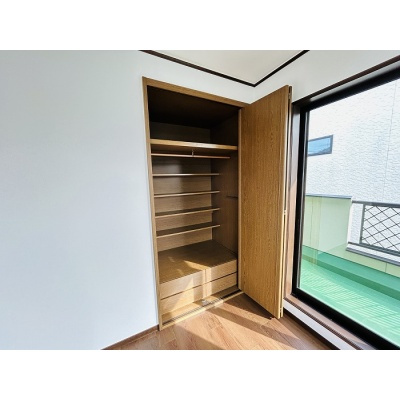 奥行きのある収納でお部屋もスッキリ片付きます◎