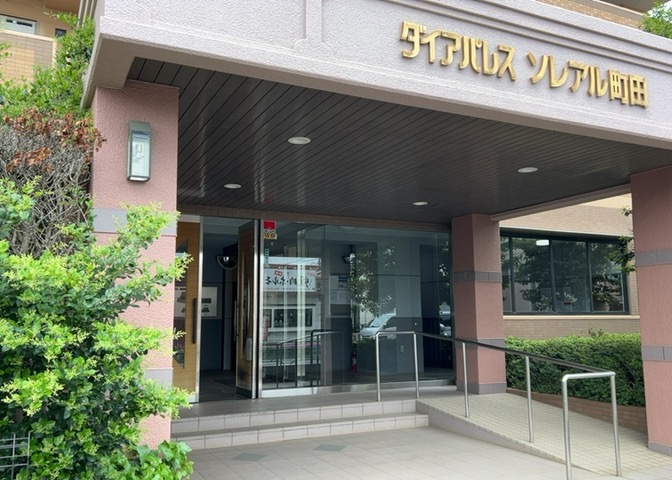 マンションのエントランスには、もともと風よけや防犯の役割がありますが、マンションによって宅配ボックスなどの設備が備わっている所もあります。日々の生活をイメージしながら生活しやすさをチェックしましょう。