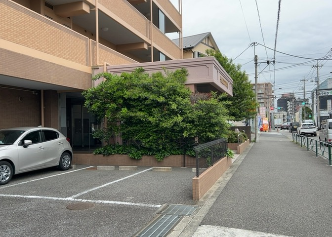 ＳＲＣ造は強度や耐震性の面でもRC造と比べて優れています。そのため、10階建以上の高層または超高層マンションなどの建築にも多く採用されています。柱や梁などのサイズが小さくても高い耐震性を確保できます。