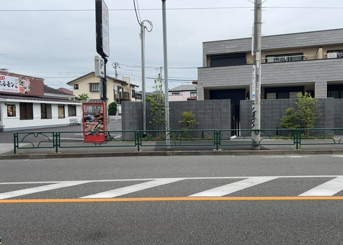 眺望を気にして物件を探す場合、前面に建物が建っていないか現地で確認しましょう！前面に建物があると景色はもちろん、日当たりや風通しにも影響が出てきます。住んだ時のことを想像しながら現地見学をしましょう。