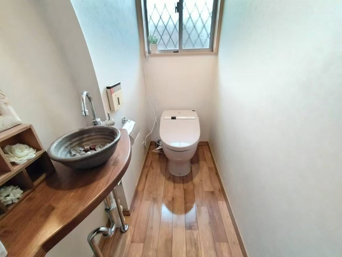 温水洗浄便座付きトイレ