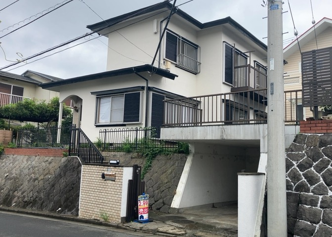 お持ちの車種によっては前面道路が広い方が便利でしょう。しかし、前面道路が広ければその分交通量が多くなるため、騒音などが気になる場合があります。実際に現地を見学し、周辺交通量や騒音などを確認しましょう！