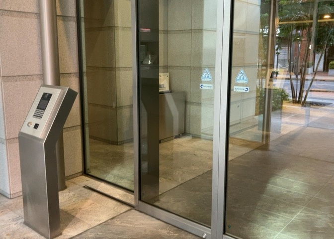マンションのエントランスには、もともと風よけや防犯の役割がありますが、マンションによって宅配ボックスなどの設備が備わっている所もあります。日々の生活をイメージしながら生活しやすさをチェックしましょう。