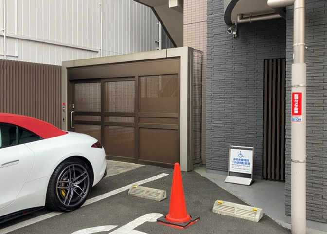 共用部分は、一棟の建物に住む区分所有者全員が共同で所有するとし、共用部分の管理、補修などは、区分所有者で形成される管理組合が行います。個人の判断で勝手に変更することはできませんので覚えておきましょう。