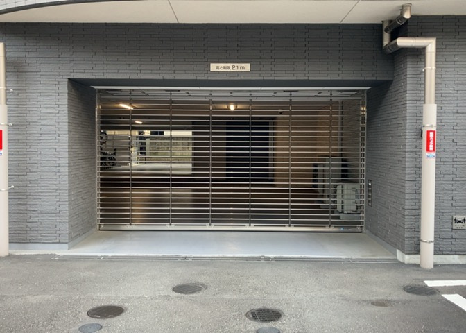 駐車場と明記されていても、最小スペースでつくられた駐車場だと大型車は駐車できなかったり、出入りしにくくなったりする可能性があります。お車のサイズと購入したい物件の駐車場のサイズを現地で確認しましょう。