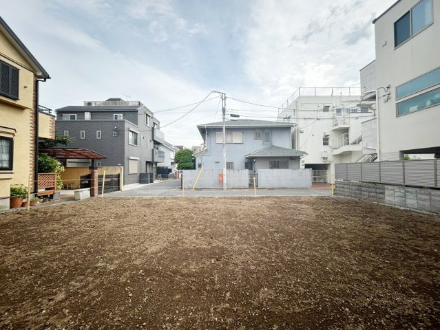 敷地全体に陽光が届く明るい区画！カースペースや家族用の収納スペースなど、ライフスタイルに合わせた自由度の高い建築プランをご検討いただけます。
