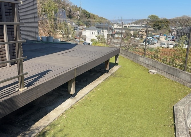 庭があることでガーデニングや家庭菜園はもちろん、こどもの遊び場やペットを放して遊ぶことができます。また、家の周囲に余裕があるということです。隣地との間があれば、十分な日当たりと、風通しが確保できます。