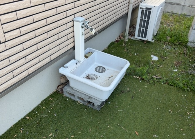敷地内に散水栓や立水栓があると便利です。水道水を直接利用できるため、水を運ぶ手間を省くことが出来ます。大量の水を必要とする洗車作業や清掃などに役立ちます。その他設備とあわせて、現地でご確認ください。