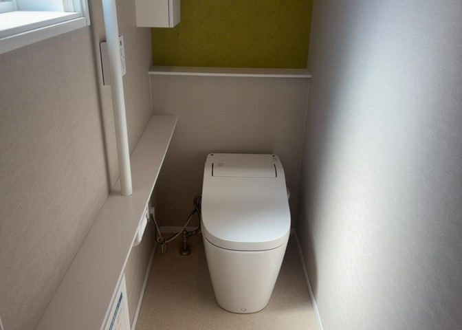 トイレは大きさや形、機能、抗菌性などが異なる多種多彩なタイプが各メーカーから出ています。それぞれに良さがあるため、事前にどういったタイプのトイレがいいのかをご家庭内で決めて、内見に行くといいでしょう。
