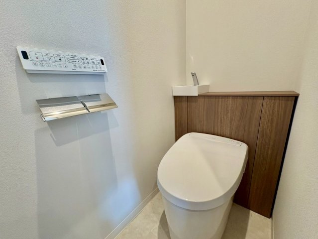 清潔感とうれしい機能性を兼ね備えた、使いやすいシャワートイレ