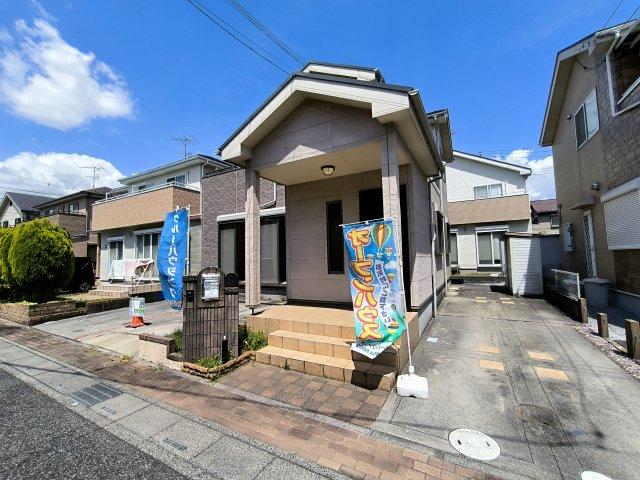 戸建ならではの静かな環境が魅力。家族がゆっくりとくつろげる、やさしい時間が流れるリビングです♪