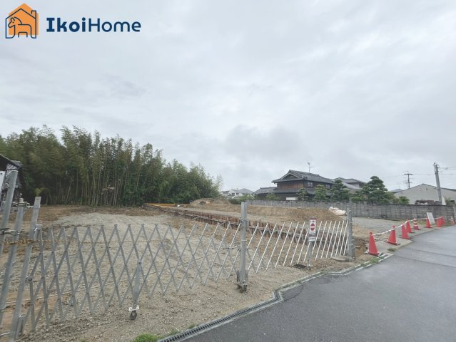 ●年中無休：当日予約可●前面道路との高低さがなく、お車の入出庫も楽々安心！
