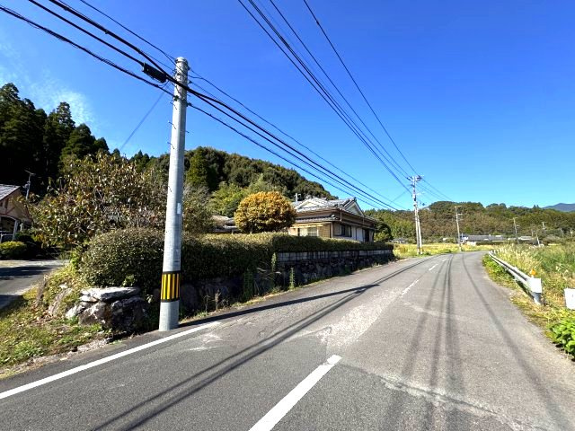 広い道路に面しており、入庫しやすいです♪