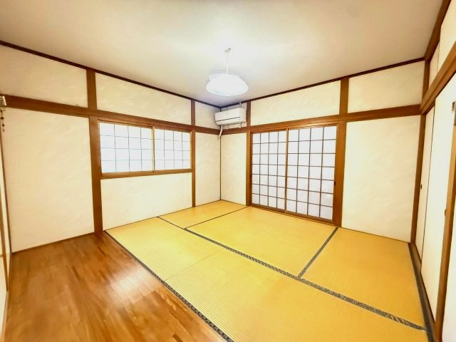 ゆったりとくつろげる和室です