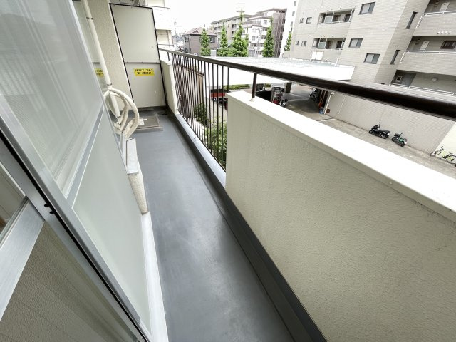 南向きで陽当たり良好のバルコニーです。　