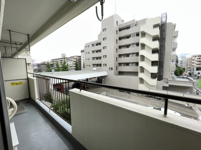 前面棟無しで南向きのバルコニーは、陽当たり・通風・眺望良好です。　