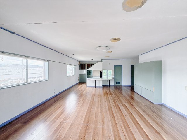 ■洋室｜お子様の一人部屋にピッタリな洋室。木のぬくもりを感じるフローリングは、天然木の味わいが時とともに深みを増していきます。また、傷にも強く、フリーワックスでお手入れもラクラクです♪