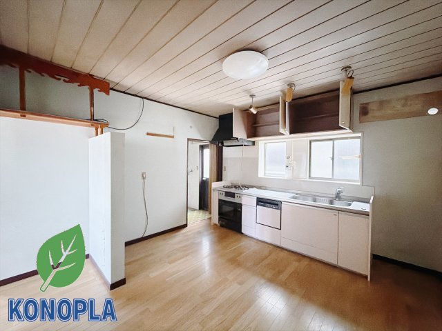 ■キッチン｜大きなお鍋や調理用具のも出し入れラクラクな収納がたっぷり！毎日使う場所だからこそ、無理のない姿勢で作業できるのは嬉しいポイントですね(*＾＾*)♪