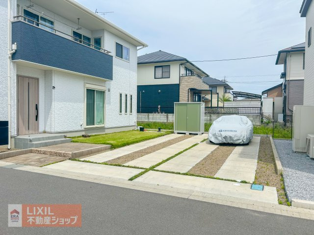 縦列で4台駐車可能なゆったりとした駐車場です！