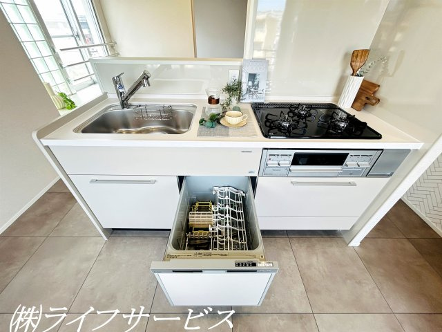 キッチンビルトイン食器洗浄機付！