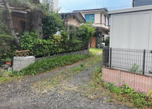 物件の詳細については、現地を見てわかること以外に、役所や法務局などで調べないとわからないことがあります。そのため、現地に行く場合は、もしこの物件を買ったらどのような生活ができるかをイメージしましょう。