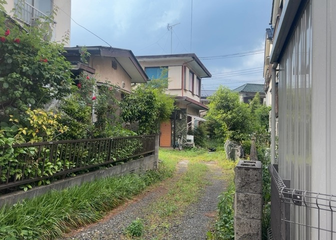 隣家の土地はどうなっているのか、生活利便施設が近くにあるのか、学校まで近いかなど、お客様のライフスタイルにあわせたイメージが重要です。また、近くにあると困る施設が近くにないかも確認するといいでしょう。