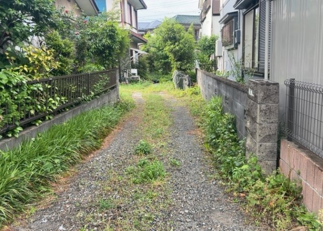 庭があることでガーデニングや家庭菜園はもちろん、こどもの遊び場やペットを放して遊ぶことができます。また、家の周囲に余裕があるということです。隣地との間があれば、十分な日当たりと、風通しが確保できます。