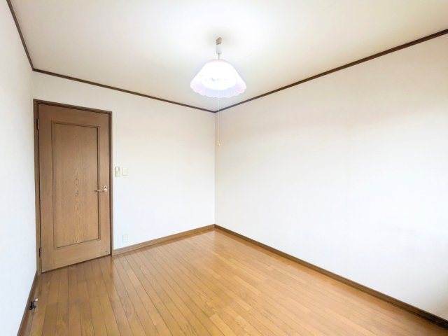 個人の部屋や寝室として使える洋室です