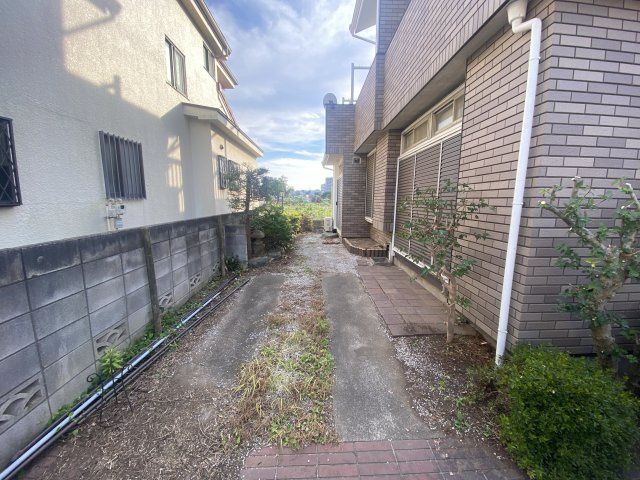 西側に建物がなく、視界が大きく開けた開放感のある立地