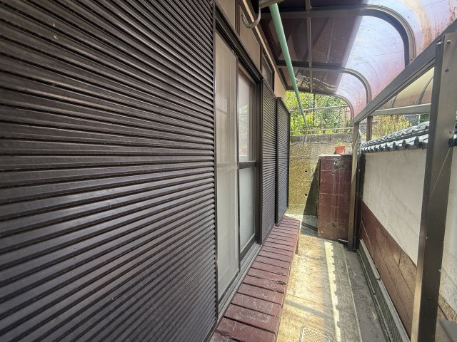 雨戸付きです。