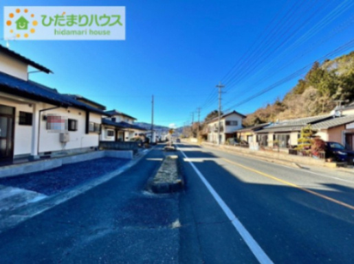 閑静な住宅街なので車庫入れも楽々です(^^♪
