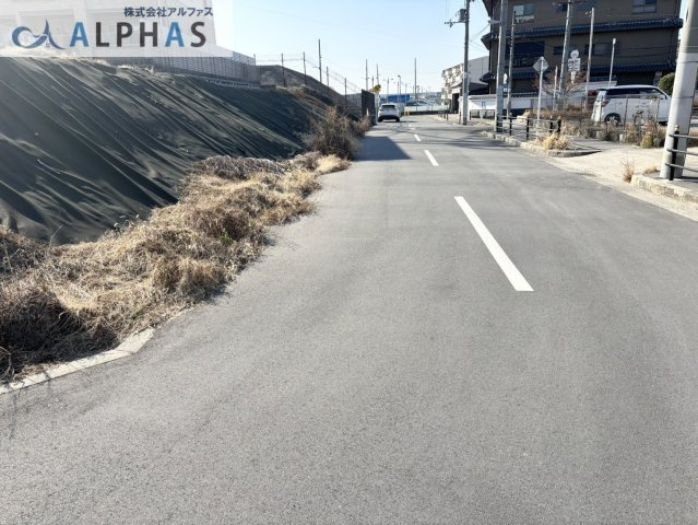 前面道路は、幅員約8.9ｍあります♪　歩道もあります♪