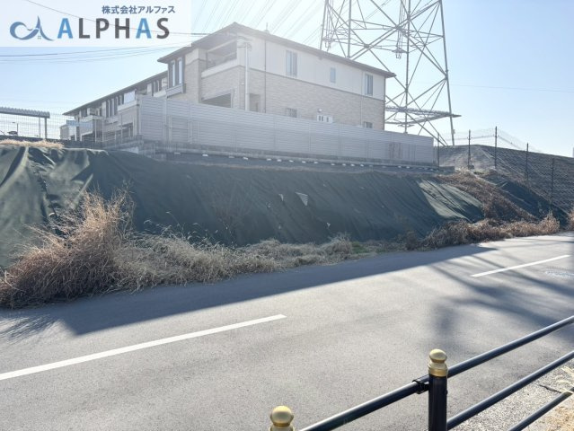前面道路は、幅員約8.9ｍあります♪　歩道もあります♪