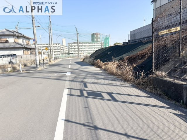 前面道路は、幅員約8.9ｍあります♪　歩道もあります♪