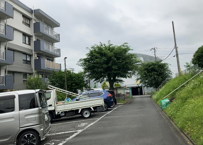 景色重視でお家選ぶをするとスーパーが遠い！学校が遠い！など生活をするうえで利便性で困ることもあります。まず一度現地を見学する際に、周辺の施設などがあるかを確認し、暮らし始めた後のことを想像しましょう。